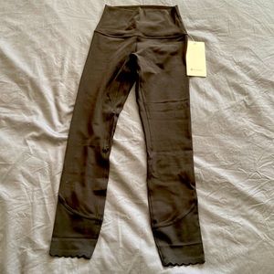 Lulu Lemon Black Align HR Pant 25” Scallop legging detail - Size 4, High Rise